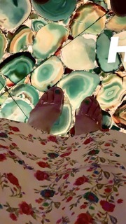 Kanika Kapoor feet photo 15