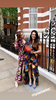 Kanika Kapoor feet photo 5