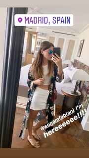 Kanika Kapoor feet photo 17