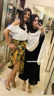 Kanika Kapoor feet photo 11