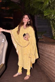 Kanika Kapoor feet photo 2