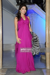 Kanika Kapoor feet photo 13
