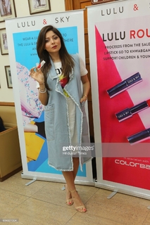 Kanika Kapoor feet photo 8