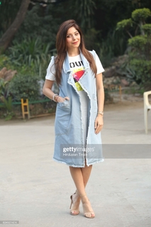 Kanika Kapoor feet photo 7