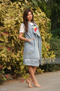 Kanika Kapoor feet photo 6