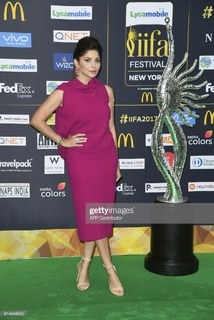 Kanika Kapoor feet photo 20