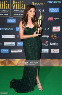 Kanika Kapoor feet photo 19