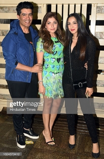 Kanika Kapoor feet photo 7