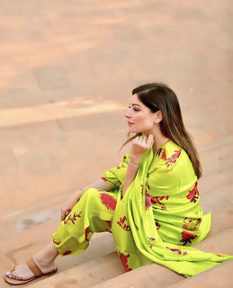 Kanika Kapoor feet photo 5