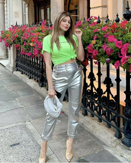 Kanika Kapoor feet photo 4