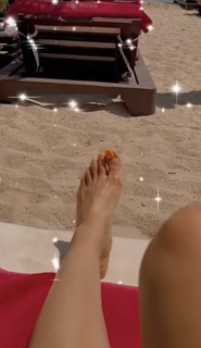 Kanika Kapoor feet photo 2