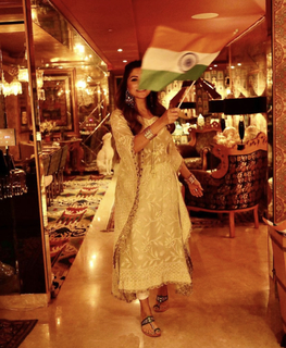 Kanika Kapoor feet photo 15