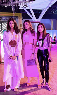 Kanika Kapoor feet photo 10