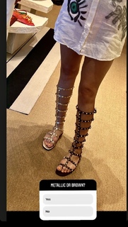 Kanika Kapoor feet photo 5