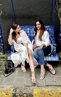Kanika Kapoor feet photo 20