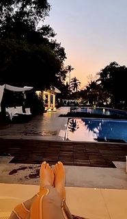 Kanika Kapoor feet photo 14