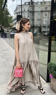 Kanika Kapoor feet photo 16