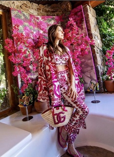 Kanika Kapoor feet photo 9