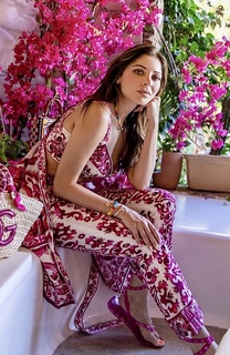 Kanika Kapoor feet photo 8