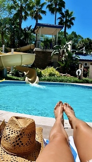 Kanika Kapoor feet photo 14