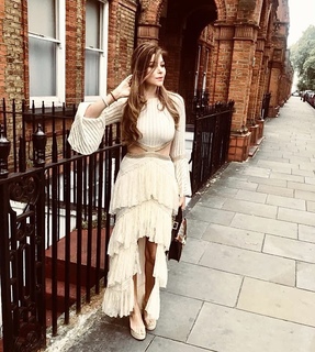 Kanika Kapoor feet photo 13