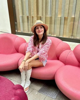 Kanika Kapoor feet photo 11