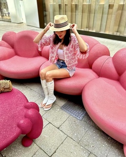 Kanika Kapoor feet photo 8