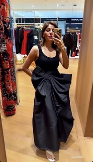 Kanika Kapoor feet photo 1
