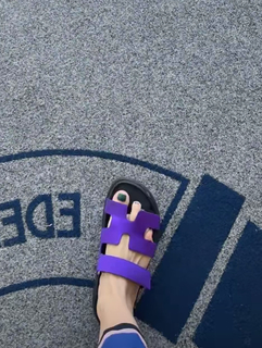 Kanika Kapoor feet photo 20