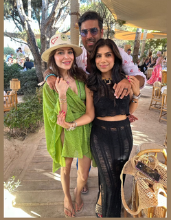 Kanika Kapoor feet photo 11