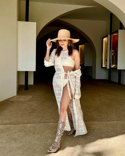 Kanika Kapoor feet photo 20