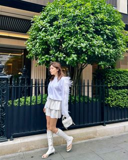 Kanika Kapoor feet photo 9