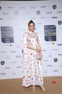 Kanika Kapoor feet photo 3