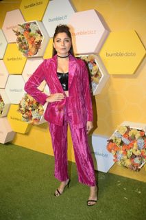 Kanika Kapoor feet photo 14