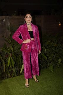 Kanika Kapoor feet photo 12