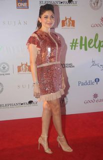 Kanika Kapoor feet photo 5
