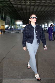 Kanika Kapoor feet photo 14