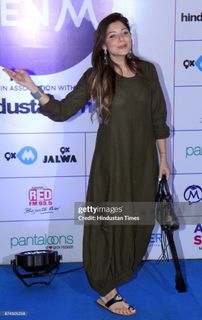 Kanika Kapoor feet photo 11