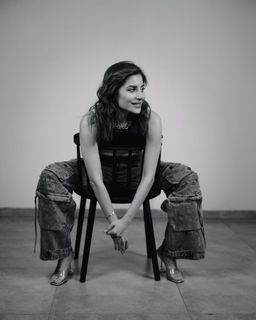 Kanika Kapoor feet photo 13