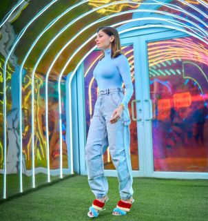 Kanika Kapoor feet photo 4