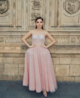 Kanika Kapoor feet photo 11