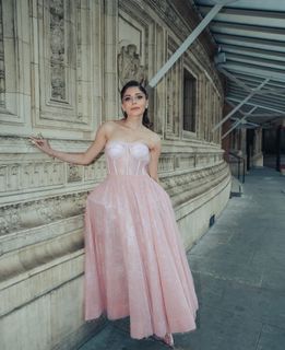 Kanika Kapoor feet photo 8