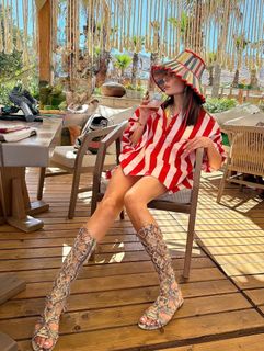 Kanika Kapoor feet photo 20