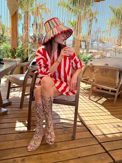 Kanika Kapoor feet photo 19