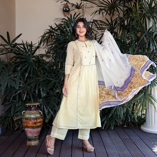 Kanika Mann feet photo thumbnail