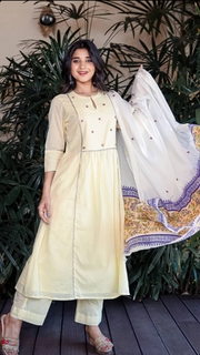 Kanika Mann feet photo thumbnail