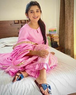 Kanika Mann feet photo thumbnail