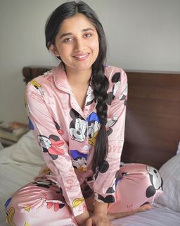 Kanika Mann feet photo thumbnail