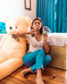 Kanika Mann feet photo thumbnail