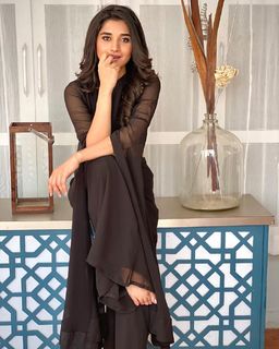 Kanika Mann feet photo thumbnail